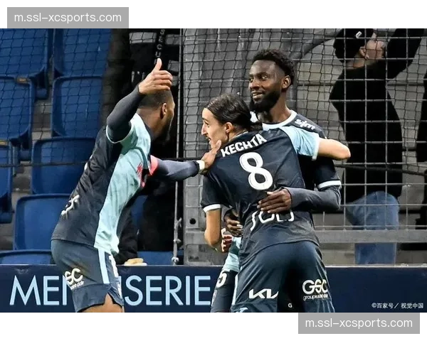 朗斯严谨组织遭遇客场密集防守 中场压迫需破解空间限制难题